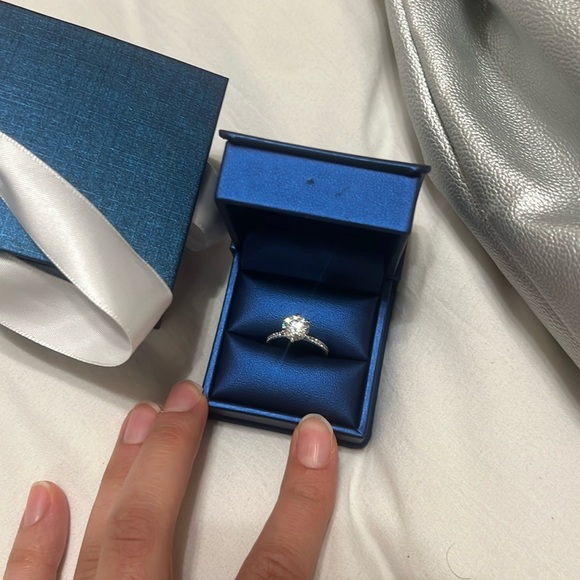 Moissainte/Diamond Engagement Ring - Picture 4 of 17